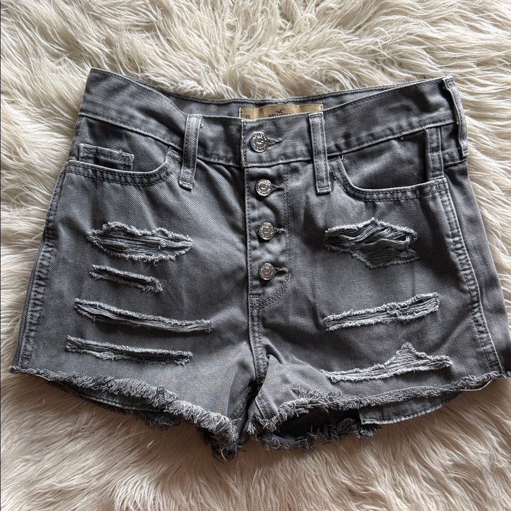 🌚DISTRESSED HOLLISTER SHORTS 🌚